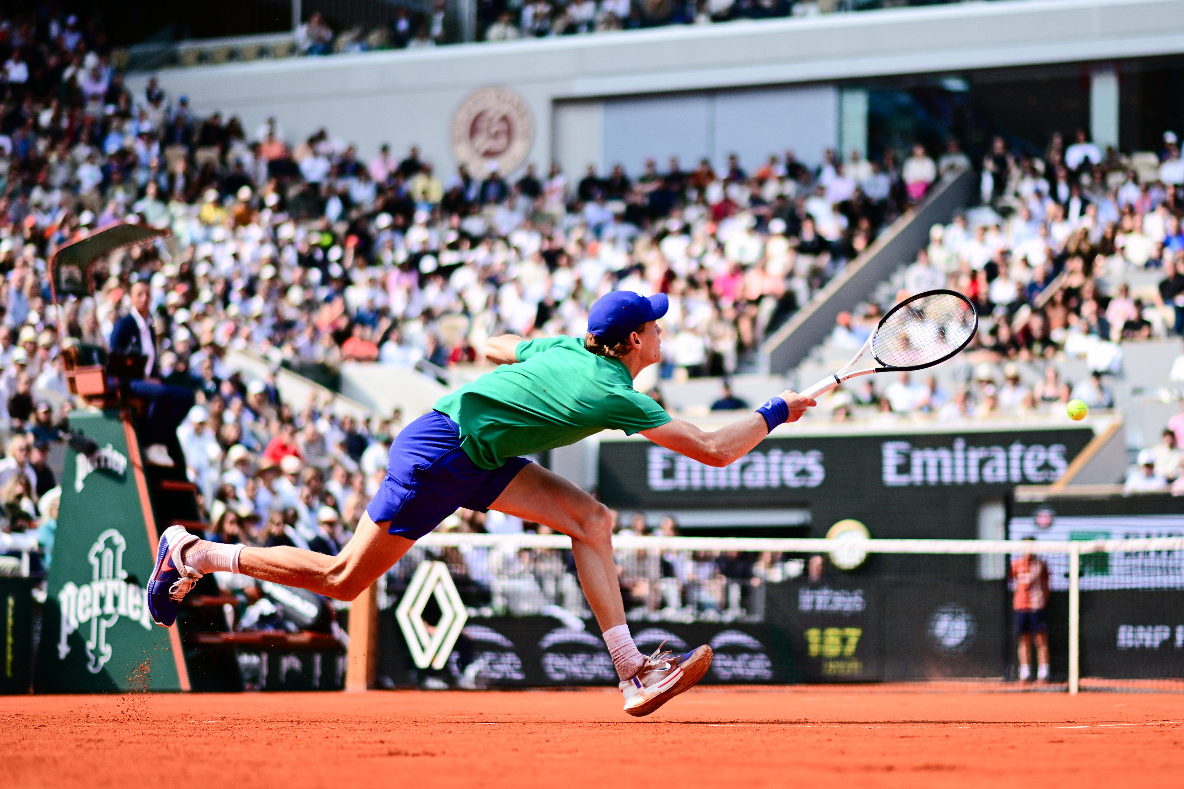 法国网球队鏖战西班牙网球队，阿尔卡拉斯统治全场