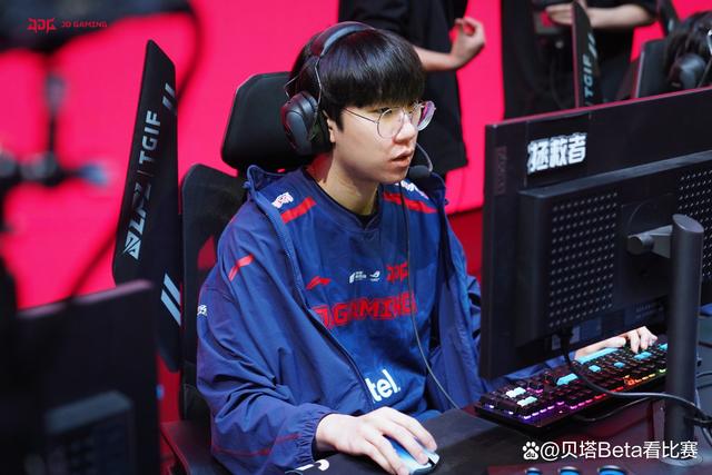 JDG翻盘100T，Zeus完成帽子戏法