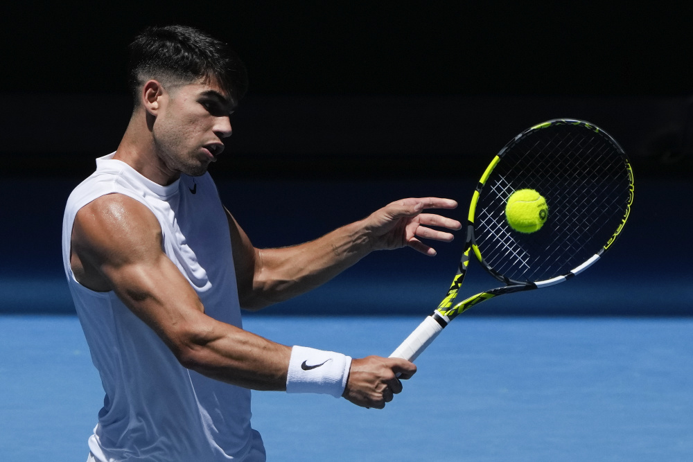 关于西班牙网球队鏖战澳大利亚网球队，瓦林卡制霸全场的信息