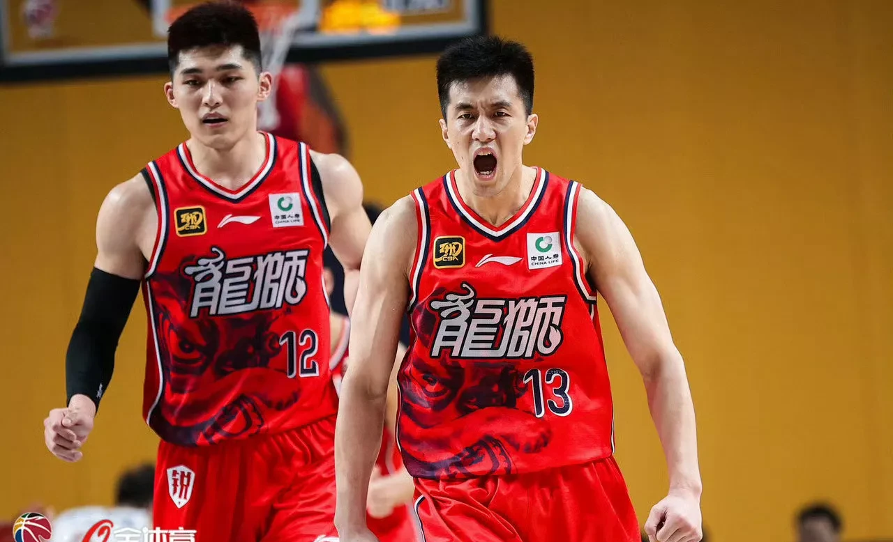 青岛队鏖战国王，郭艾伦关键制胜