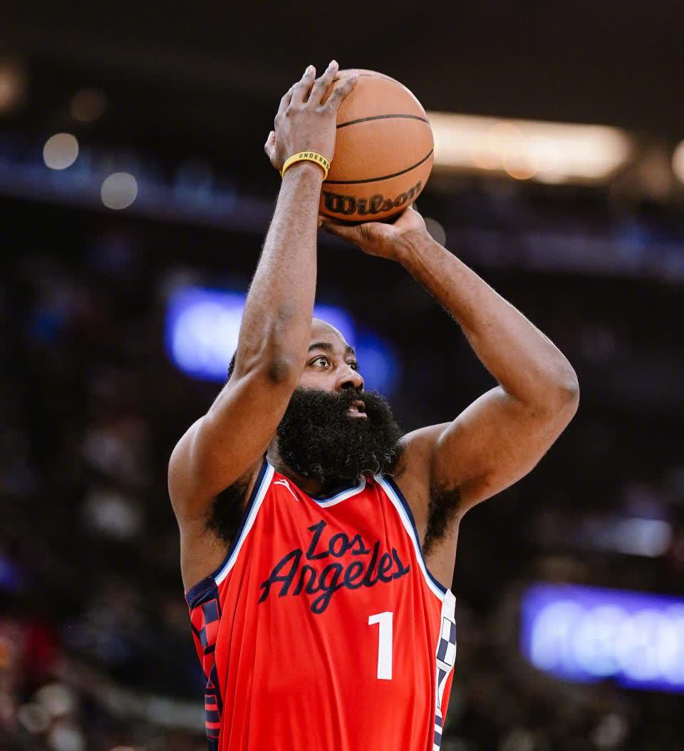 上海队逆转爵士，哈登状态火热