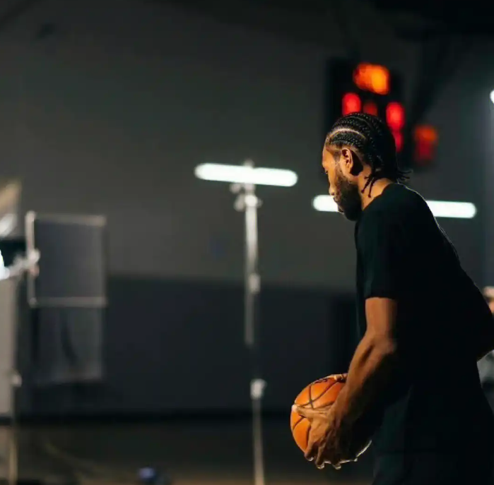 北京队险胜步行者，伦纳德状态火热