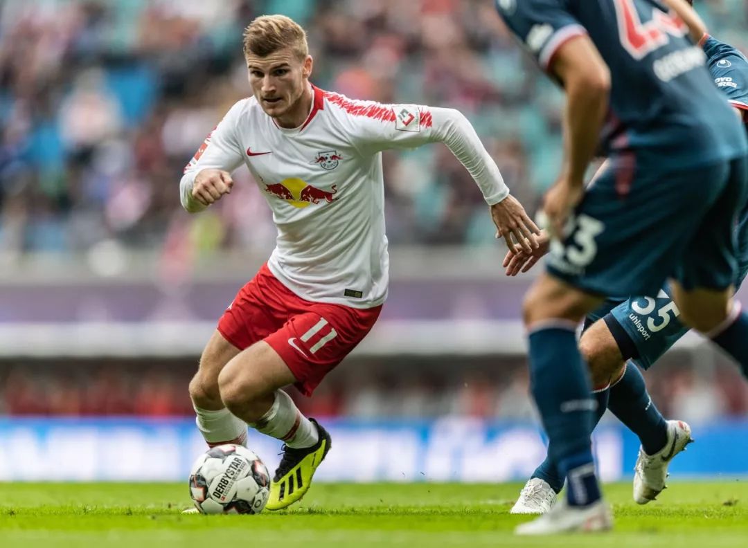 德国队完胜中国队,黄鸭组合点燃赛场 德国队完胜中国队,黄鸭组合点燃赛场