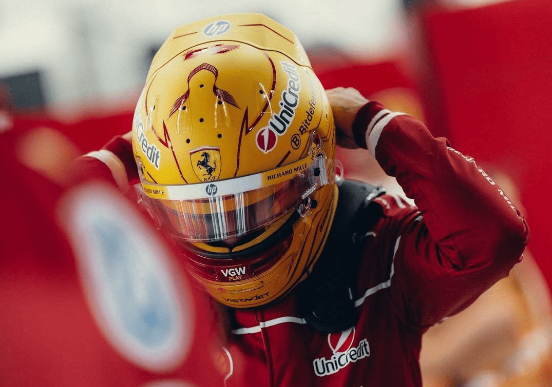 阿斯顿马丁鏖战雷诺车队，汉密尔顿带队取胜