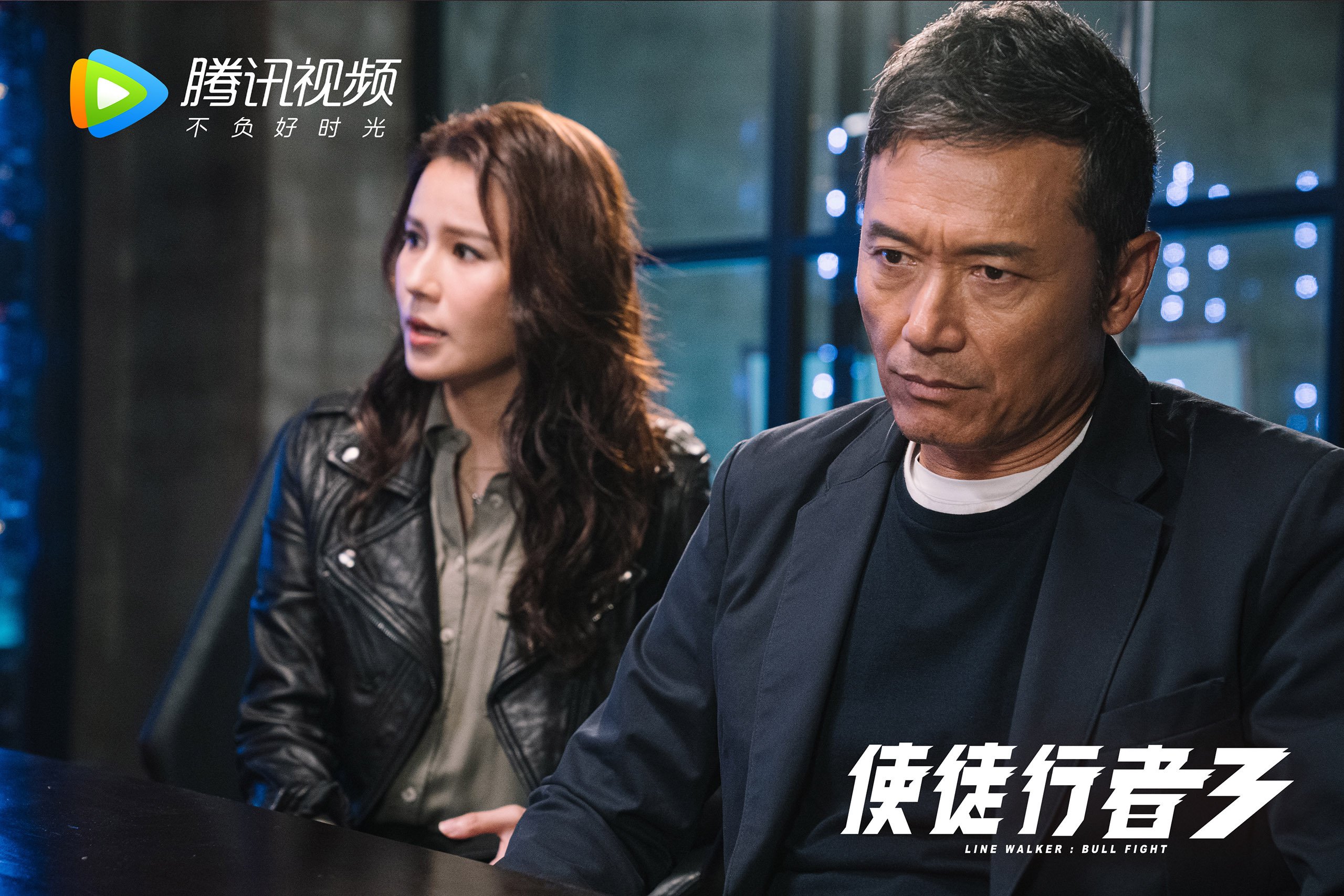 一（突出个体英雄与团队胜利的对比）