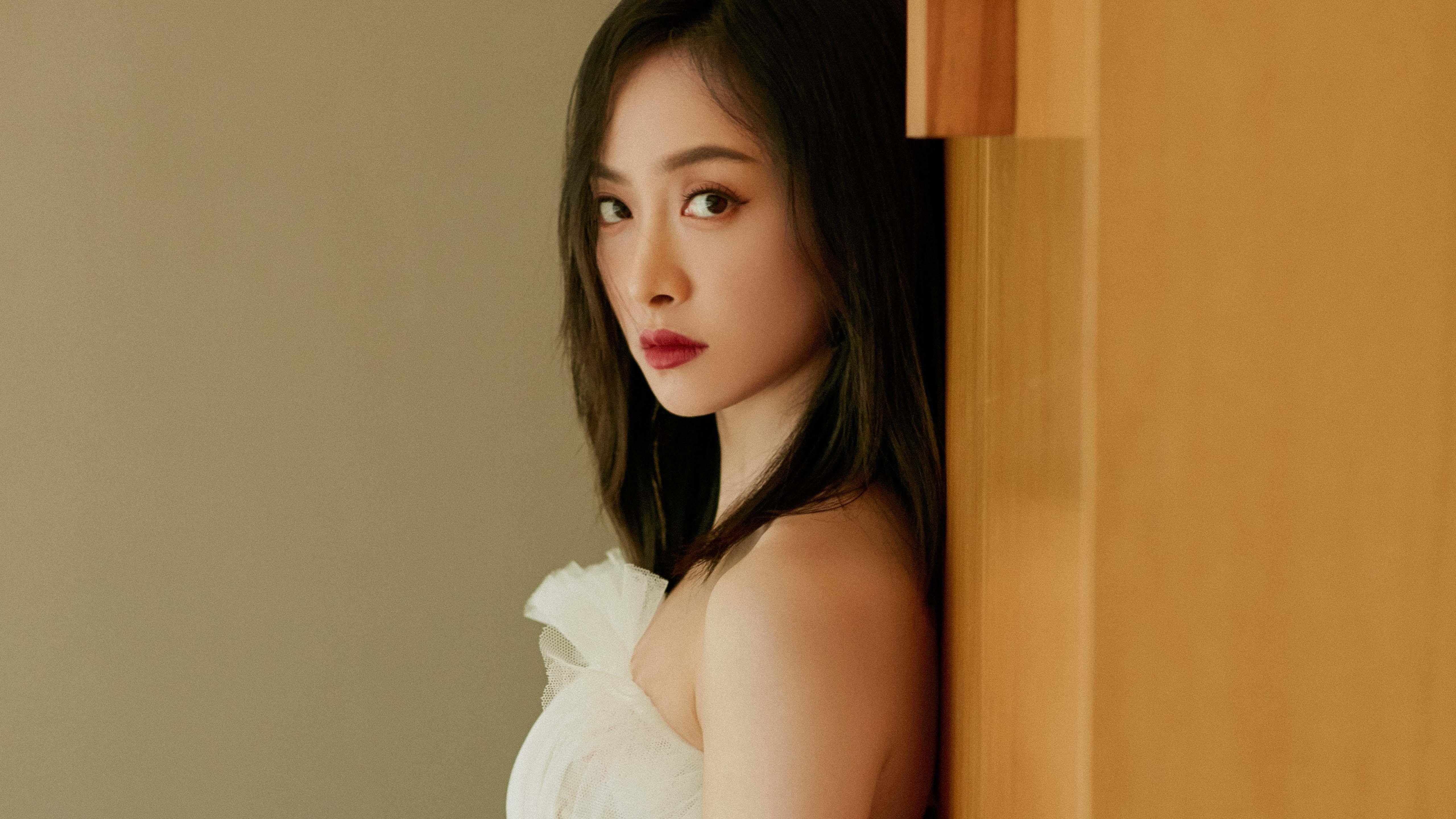 一（突出个体英雄与团队胜利的对比）