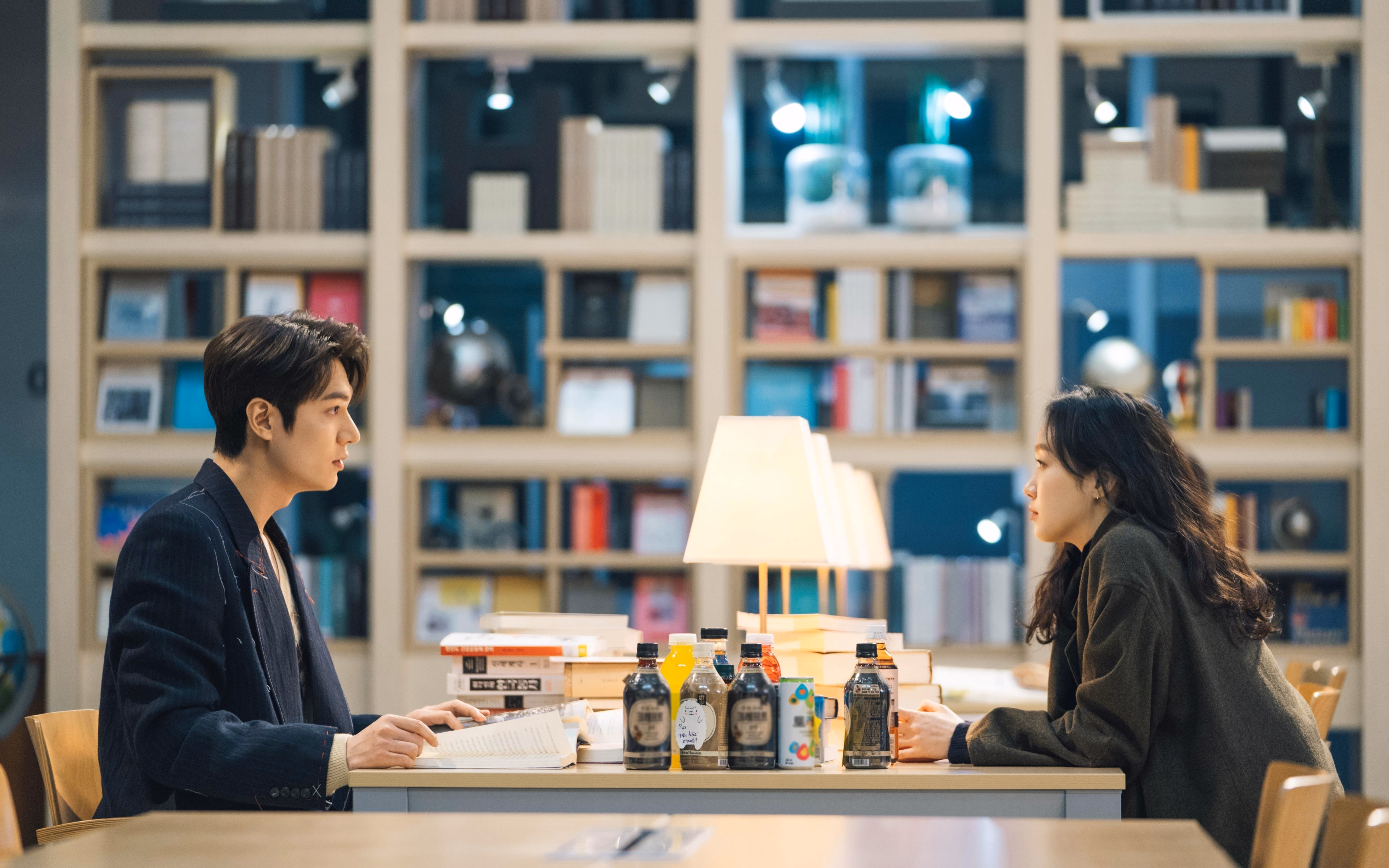 东方磐石西方矛,金玟哉铸就比利时逆转乌克兰的关键一夜