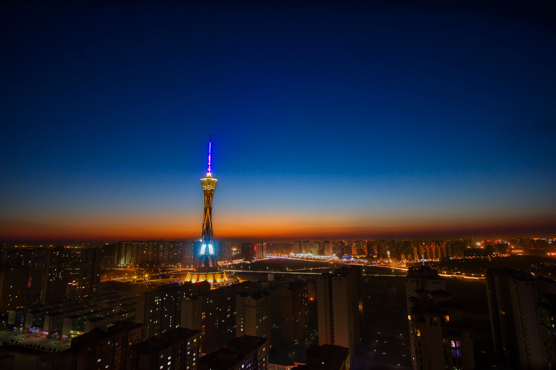 太阳淘汰活塞那夜，约基奇在更衣室转动了地球仪